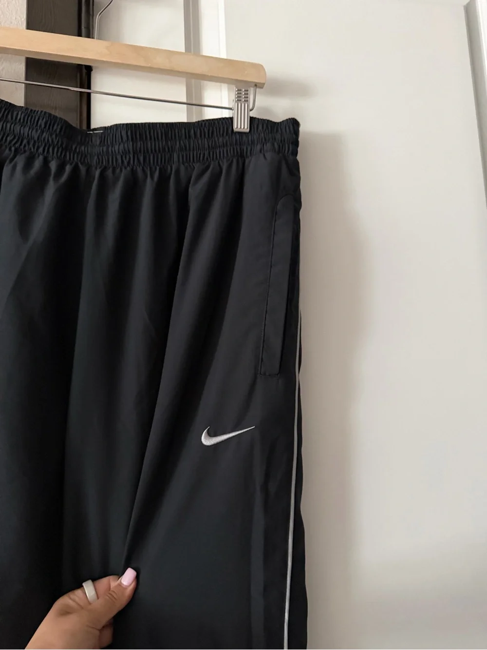 Nike Black Men's Track Pants - Picture 2 of 4